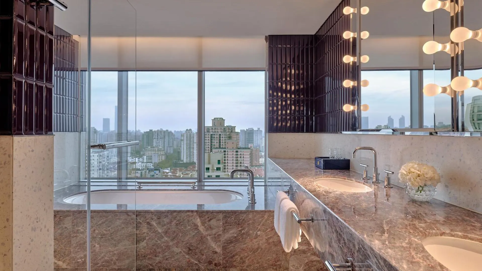 Hyatt Centric Zhongshan Park Shanghai 5*,